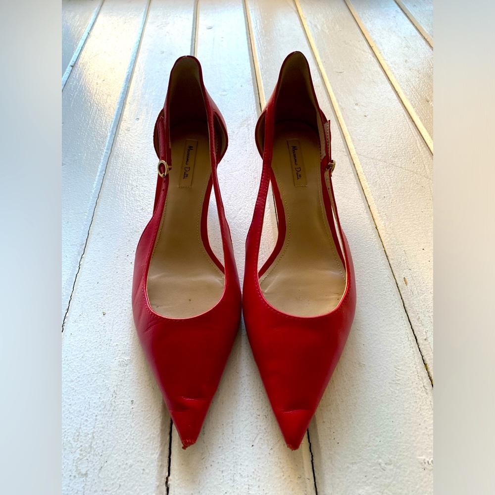 Máximo Dutti sandals in red. Good condition. Size: 38